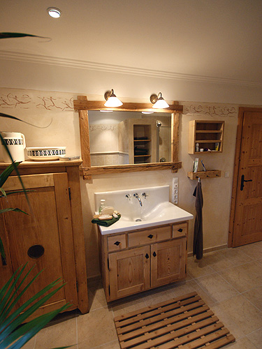 Altholz Bäder, Altholz Bad und Badmöbel als Wellnessoase in warmen